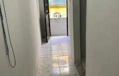 Imagem: A casa possui 2 Dormitórios e 1 Banheiro e está localizado