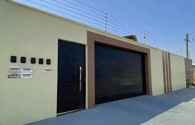 Imagem: A casa possui 3 Dormitórios, 2 Banheiros, 3 Vagas na garagem