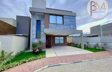 Imagem: A casa possui 3 Dormitórios, 3 Banheiros, 2 Vagas na garagem