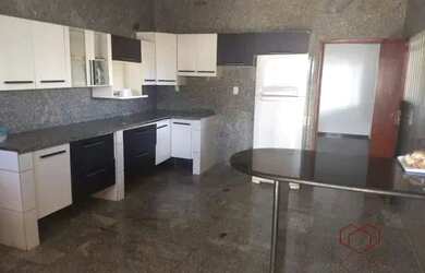 Imagem: A casa possui 5 Dormitórios, 4 Banheiros, 5 Vagas na garagem