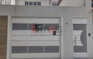 Imagem: A casa possui 2 Dormitórios, 2 Banheiros, 2 Vagas na garagem