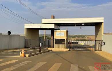 Imagem: A casa em condomínio possui 2 Dormitórios, 1 Banheiro, 2 Vagas