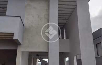 Imagem: A casa em condomínio possui 4 Dormitórios, 3 Banheiros, 4