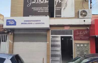 Imagem: O depósito possui 2 Vagas na garagem, 270m² de Área e está