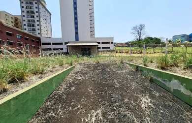 Imagem: O terreno possui 296m² de Área e está localizado em Alto