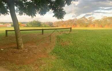 Imagem: O terreno possui 8.527m² de Área e está localizado em Porto