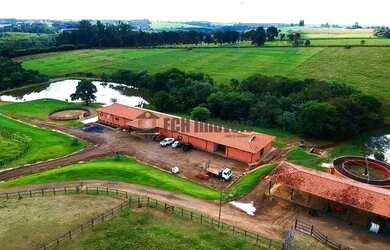 Imagem: O terreno possui 532400m² de Área e está localizado em Porto