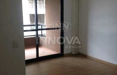 Imagem: O apartamento possui 3 Dormitórios, 1 Banheiro, 2 Vagas na