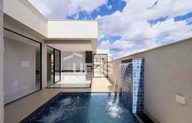 Imagem: A casa em condomínio possui 3 Dormitórios, 4 Banheiros, 4