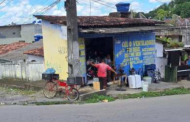 Imagem: A casa à venda possui 4 Dormitórios, 1 Banheiro, 1 Vaga na