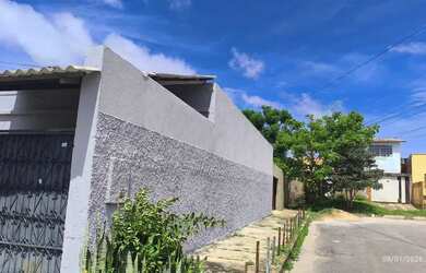 Imagem: A casa possui 3 Dormitórios, 2 Banheiros, 3 Vagas na garagem