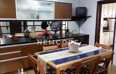 Imagem: A casa possui 3 Dormitórios, 3 Banheiros, 3 Vagas na garagem