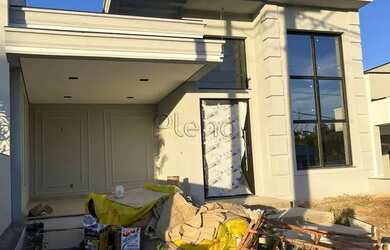 Imagem: A casa em condomínio possui 3 Dormitórios, 1 Banheiro, 2 Vagas