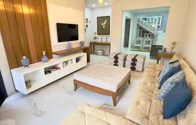 Imagem: A casa possui 3 Dormitórios, 4 Banheiros, 2 Vagas na garagem