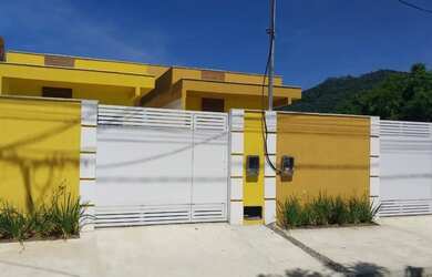 Imagem: A casa possui 2 Dormitórios, 1 Banheiro, 2 Vagas na garagem