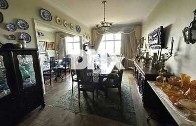 Imagem: O apartamento possui 4 Dormitórios, 2 Banheiros, 168m² de