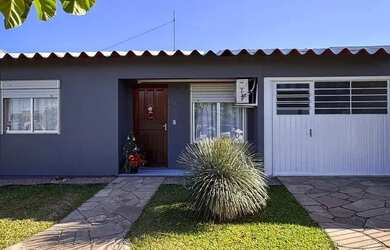 Imagem: A casa possui 2 Dormitórios, 2 Banheiros, 1 Vaga na garagem