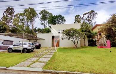 Imagem: A casa possui 3 Dormitórios, 3 Banheiros, 1.400m² de Área