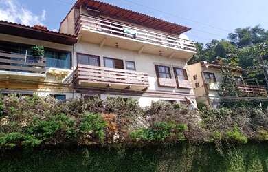 Imagem: A casa em condomínio possui 4 Dormitórios, 5 Banheiros, 1