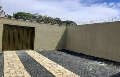 Imagem: A casa possui 2 Dormitórios, 1 Banheiro, 1 Vaga na garagem