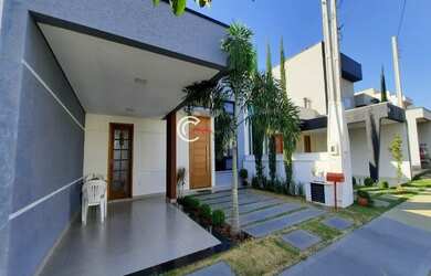 Imagem: A casa em condomínio possui 3 Dormitórios, 1 Banheiro, 2 Vagas