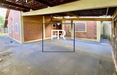 Imagem: A casa possui 3 Dormitórios, 3 Banheiros, 3 Vagas na garagem