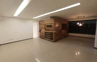 Imagem: O apartamento possui 4 Dormitórios, 3 Banheiros, 3 Vagas na