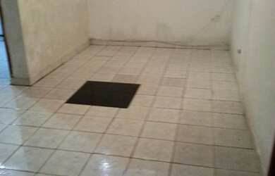 Imagem 8: Qnm 23 fundos 3qts 2 vagas água e luz e ent. separado 800,00 tratar,...