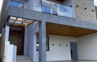 Imagem: A casa em condomínio possui 3 Dormitórios, 4 Banheiros, 2