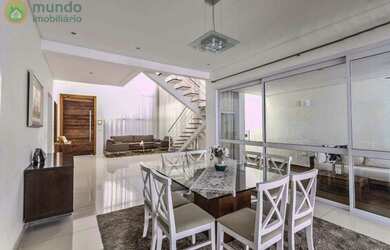 Imagem: A casa possui 4 Dormitórios, 3 Banheiros, 3 Vagas na garagem