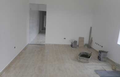 Imagem: A casa possui 3 Dormitórios, 2 Banheiros, 1 Vaga na garagem