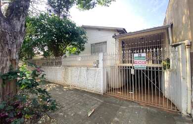 Imagem: A casa possui 2 Dormitórios, 1 Banheiro, 2 Vagas na garagem