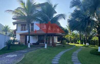 Imagem: A casa possui 4 Dormitórios, 2 Banheiros, 630m² de Área e