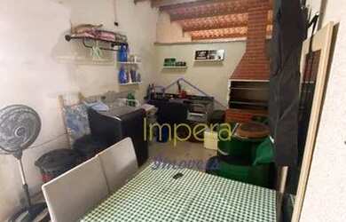 Imagem: A casa possui 2 Dormitórios, 2 Banheiros, 2 Vagas na garagem