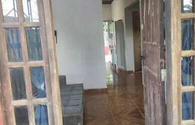 Imagem: A casa possui 2 Dormitórios, 1 Banheiro, 2 Vagas na garagem