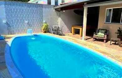 Imagem: A casa possui 4 Dormitórios e 5 Vagas na garagem e está localizado