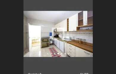 Imagem 2: Casa com piscina. Piscina, Churrasqueira, Varandae300m² de Área