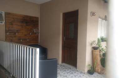 Imagem: A casa possui 4 Dormitórios, 4 Banheiros, 4 Vagas na garagem