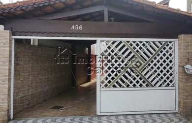 Imagem: A casa possui 2 Dormitórios, 2 Banheiros, 2 Vagas na garagem