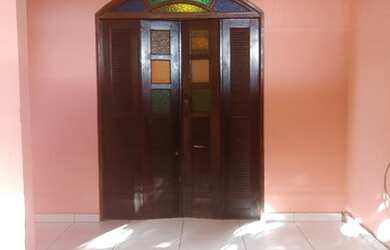 Imagem: A casa possui 3 Dormitórios, 2 Banheiros, 2 Vagas na garagem