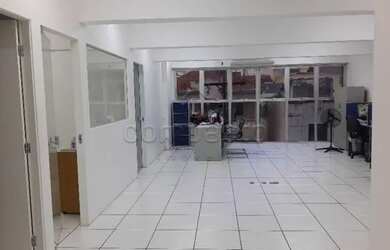 Imagem: O depósito possui 1 Vaga na garagem e 140m² de Área e está