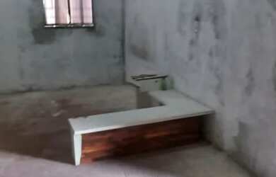 Imagem: A casa possui 2 Dormitórios, 1 Banheiro, 2 Vagas na garagem