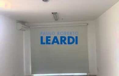 Imagem: O depósito possui 3 Vagas na garagem e 100m² de Área e está