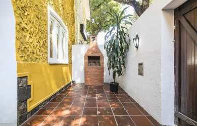 Imagem: A casa à venda possui 3 Dormitórios, 2 Banheiros, 1 Vaga na