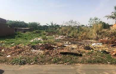 Imagem: O terreno possui 738m² de Área e está localizado em Garavelo