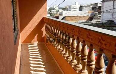 Imagem: A casa possui 3 Dormitórios, 3 Banheiros, 2 Vagas na garagem