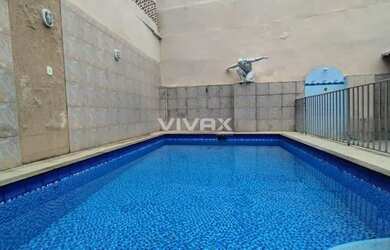 Imagem: A casa possui 5 Dormitórios, 3 Banheiros, 3 Vagas na garagem