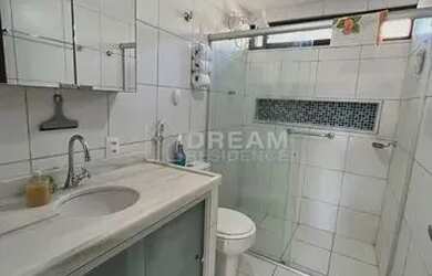 Imagem: A casa possui 3 Dormitórios, 2 Banheiros, 2 Vagas na garagem