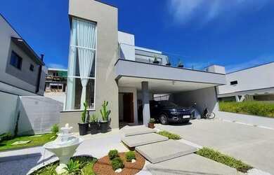 Imagem: A casa em condomínio possui 4 Dormitórios, 4 Banheiros, 5