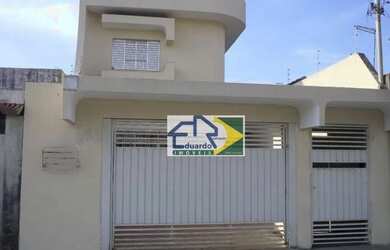 Imagem: A casa e possui 3 Dormitórios, Suítes, 3 Banheiros, 2 Vagas